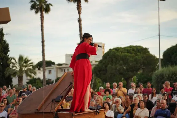 CONCERT - LA PIANISTE ROUGE