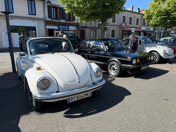 EXPOSITION DE VÉHICULES ANCIENS À RIEUMES