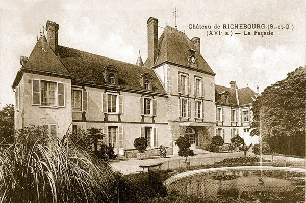 Visite guidée de l'extérieur du château et de la motte castrale de Richebourg