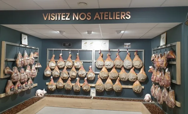Découvrez les secrets de fabrication du célèbre jambon de Lacaune