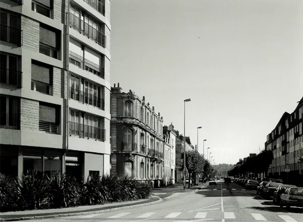 Levez les yeux ! Visite guidée de l'exposition "Cherbourg dans les années 2000"