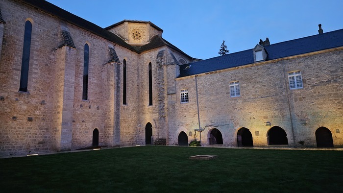 "Ce que tu as vu dans ta nuit" : visite insolite de l'abbaye de Beaulieu
