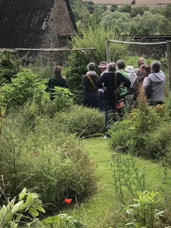 Visite guidée des jardins ornementaux et nourriciers, entre plantes sauvages et cultivées
