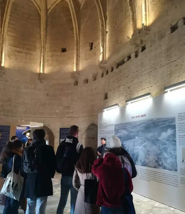 Visite commentée d'une forteresse médiévale royale
