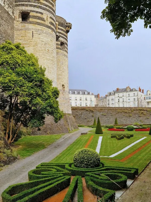 Le château, de bas en haut !