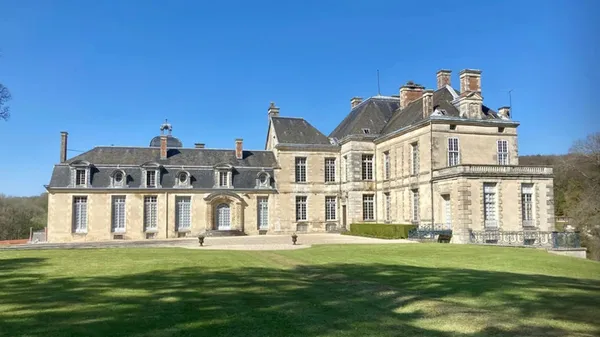 Visite guidée du château de Cirey, protégé au titre des monuments historiques