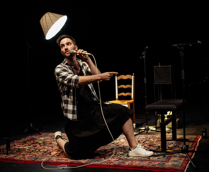 "TU CONNAIS LA CHANSON ?" de Louis Caratini