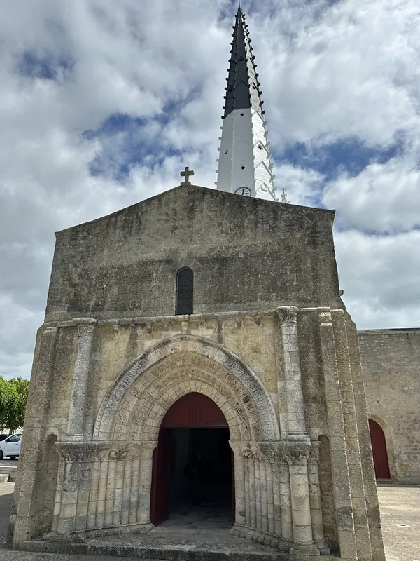 Un chef d'oeuvre de l'art roman saintongeais en péril