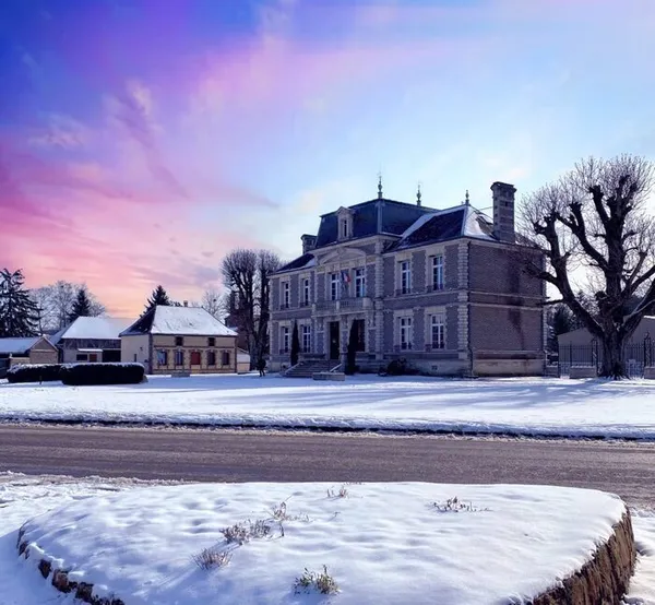 Découvrez l'histoire de la mairie de Vauchassis