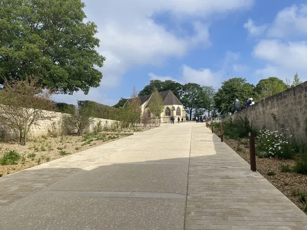 Levez les yeux ! Je découvre le château de Caen en autonomie