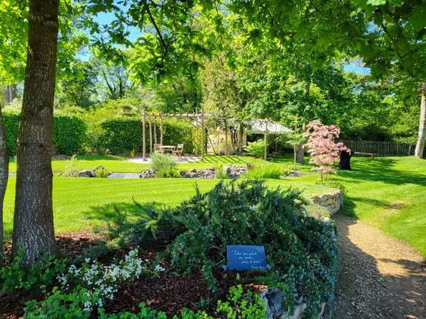 Partez à la découverte des chemins de notre jardin d’exposition.