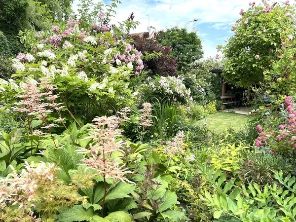 Visite d'un joli petit jardin de village