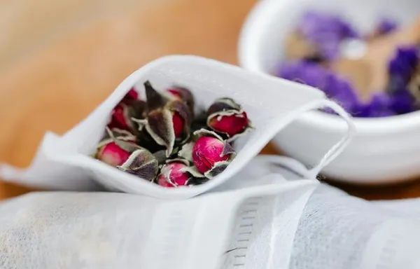 Ateliers sensoriels "Roses médicinales et secrets de guérison au Moyen-Âge" avec HerboNomade