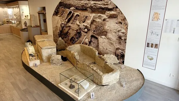 80 000 ans d'histoire et exposition temporaire de Frederico Alagna