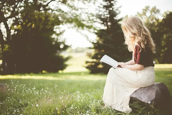 Goûter-lecture en plein air, voir la nature autrement