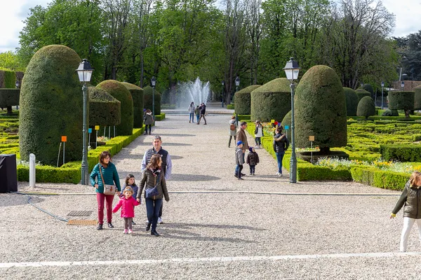 Des siestes électroniques dans le jardin de l'évêché !
