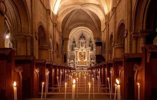 Lumières sur l'église de Bernières-sur-Mer