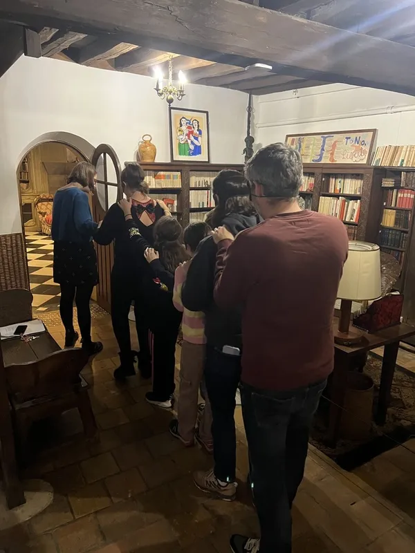 Visite guidée de la Maison d'Elsa Triolet et d'Aragon dans l'obscurité