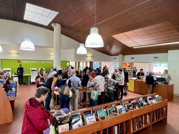 Vente de documents retirés des collections : tout à 1 € !