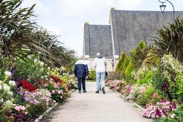 Visite guidée pédestre
« Découverte des Jardins de l’Arsenal en compagnie de Monsieur Le Nôtre, jardinier du Roy »