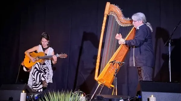 Duo Ledesma – Ismaël Ledesma (harpe paraguayenne) et sa fille Lena (guitare, voix)