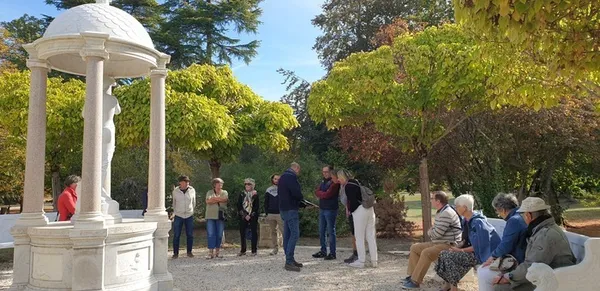 Visite du parc Chavat : un sculpteur sur marbre dans un écrin de verdure