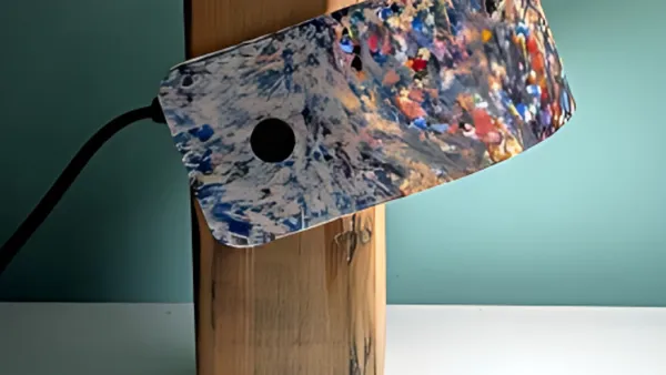 Lampe en plastique recyclé