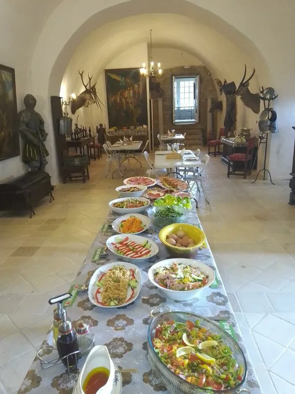 le buffet des mousquetaires ,une cuisine traditionnelle dans un lieu historique