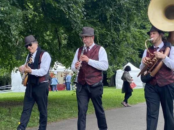 Animation de jazz parade acoustique et déambulante