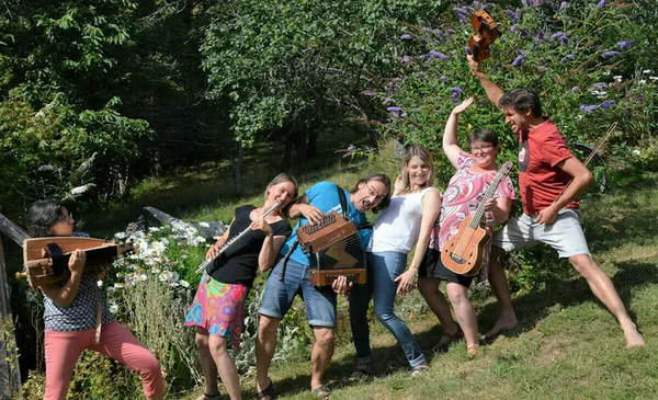 Viendez-Voir + un groupe professionnel (infos à venir)