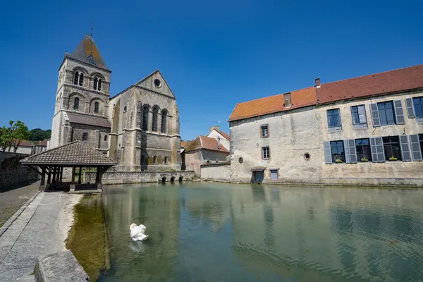Visite de l’église Saint-Martin : découverte de la crypte et rencontres artistiques