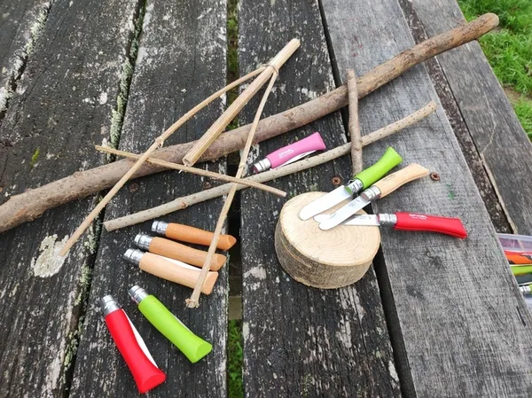 Couteaux & bouts de bois