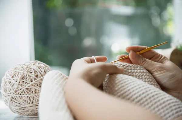Crochethé : un châle pour l'été