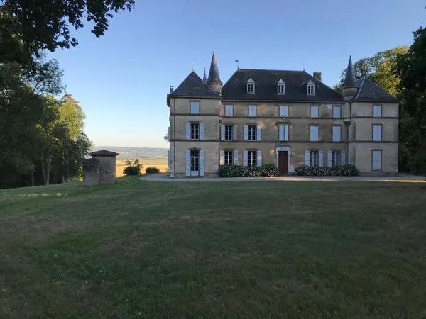 Promenade au sein du domaine agricole et forestier autour du château familial d'Armanais