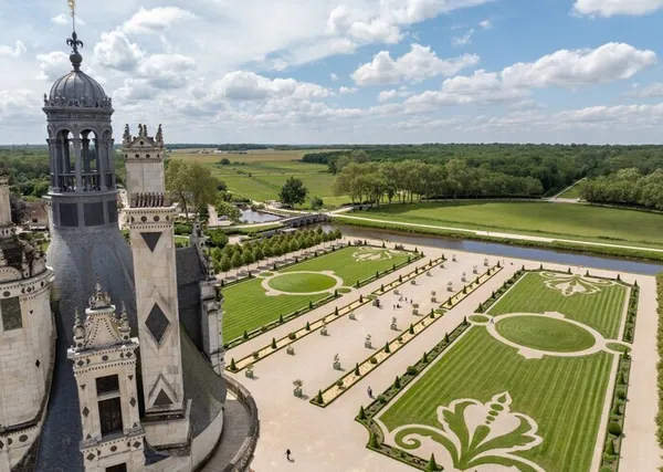 Chambord, au fil du village et des jardins