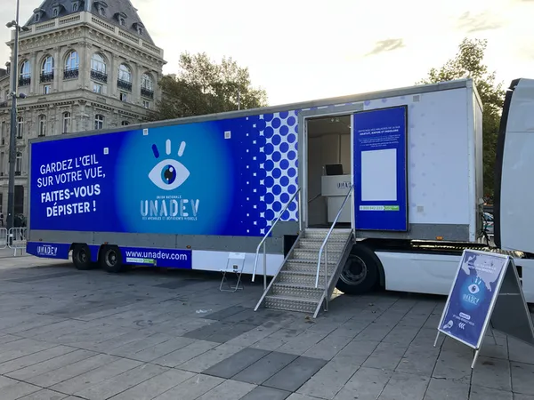 Le Bus de l'Unadev à Villejean - Dépistage gratuit des maladies de la vue