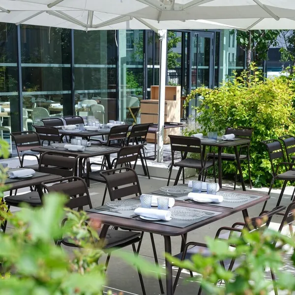 Adour signe l’afterwork estival, entre spritz et convivialité