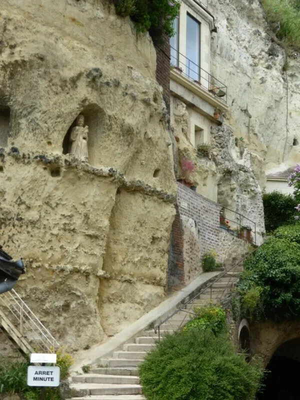 Visite commentée de la cité médiévale et troglodytique de Trôo