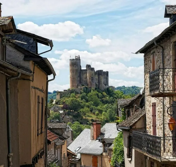 Venez explorer le village de Najac !