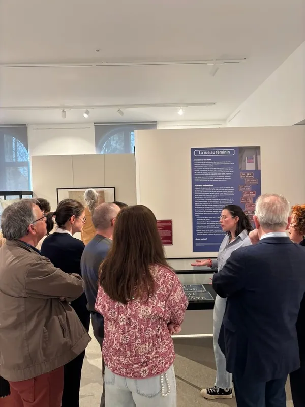 Visites flash de l'exposition temporaire "D'une rue à l'autre " : les femmes dans l'espace public sedanais