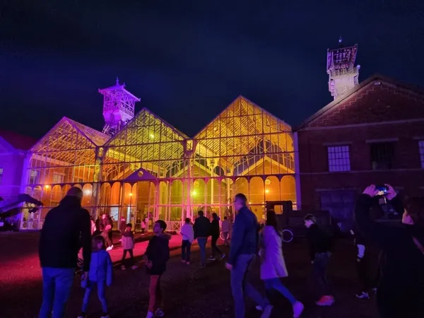 Visite nocturne, danse et géants