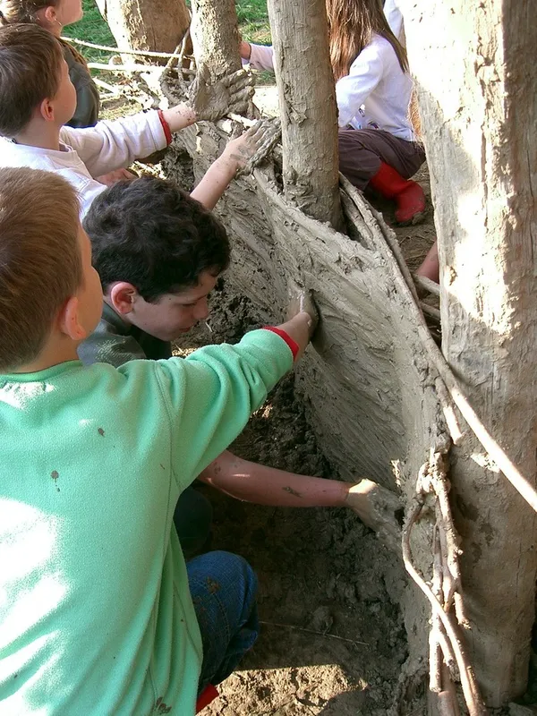 Initiation aux techniques de construction de la Préhistoire.