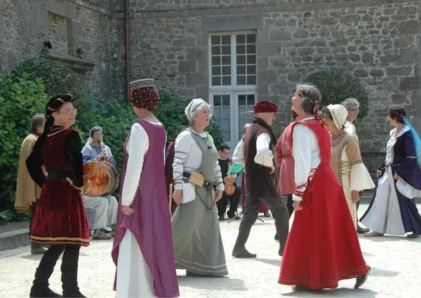 Bal médiéval costumé et musiques anciennes