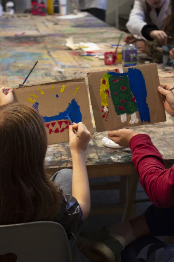 À l'École des beaux-arts de Bretagne, les enfants font le carnaval