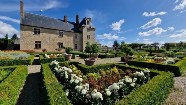 Rendez vous dans les jardins historiques du château de Villeneuve à Martigné Briand- Terranjou