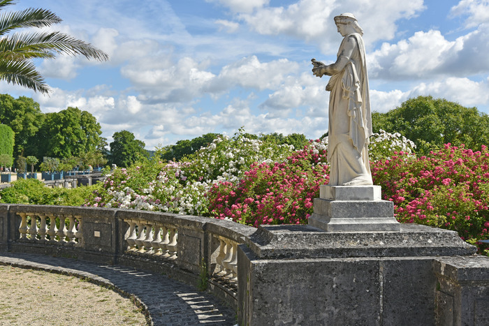 Les légendes des statues du parc du château de Compiègne.