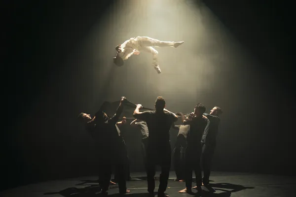 KA-IN - Groupe acrobatique de Tanger et Raphaëlle Boitel