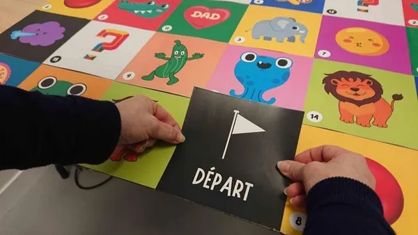 Cubetto fait des histoires à la bibliothèque !
