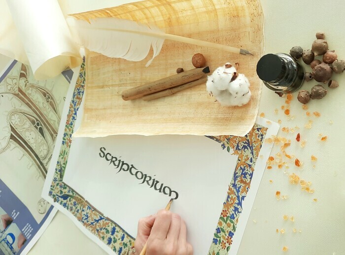 Atelier jeune public (5-16 ANS) : Calligraphie médiévale