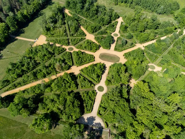 Rendez-vous aux jardins au  château de La Brède : Land Art